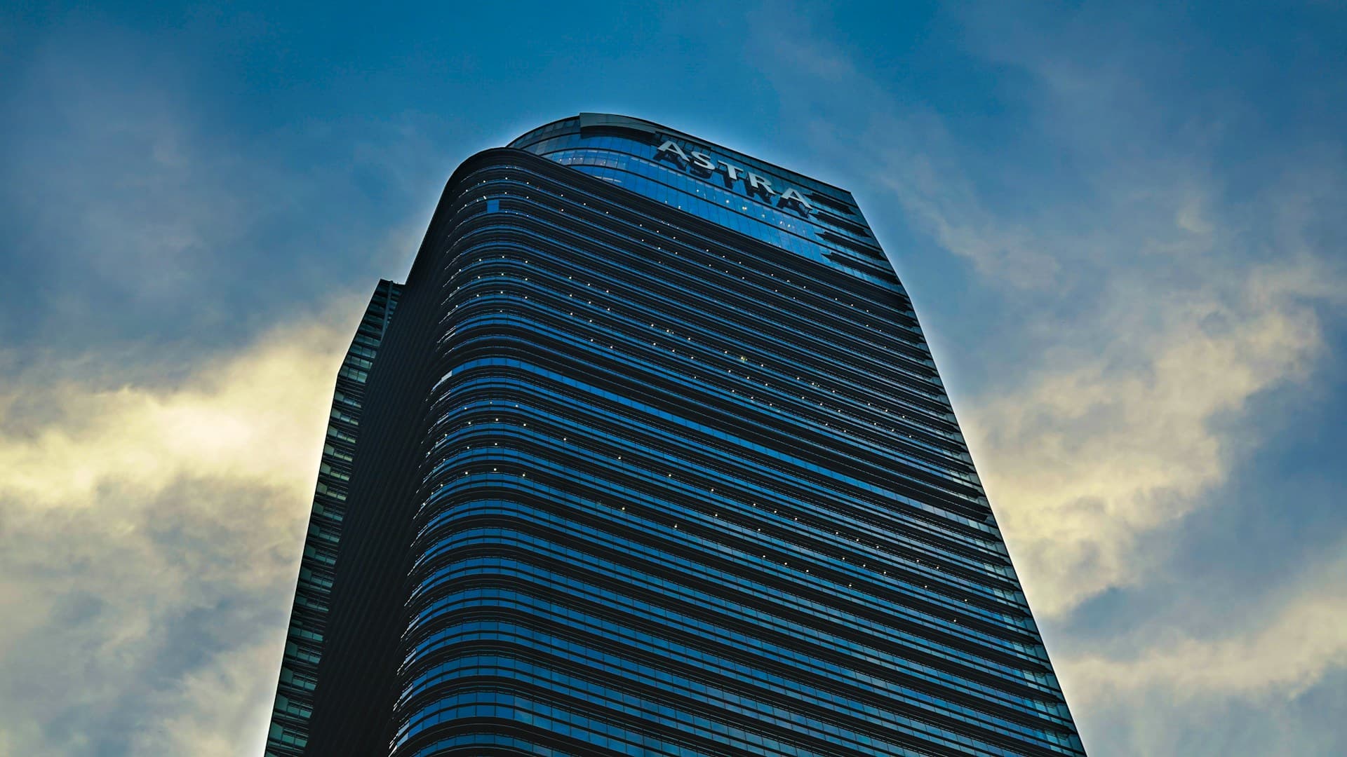 High-Rise Glass Cleaning